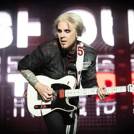 John 5 with Mötley Crüe John 5 Guitarist, John 5, Marilyn Manson, Mötley Crüe, Good Looking Men, Guitarist, How To Look Better, Band, Quick Saves