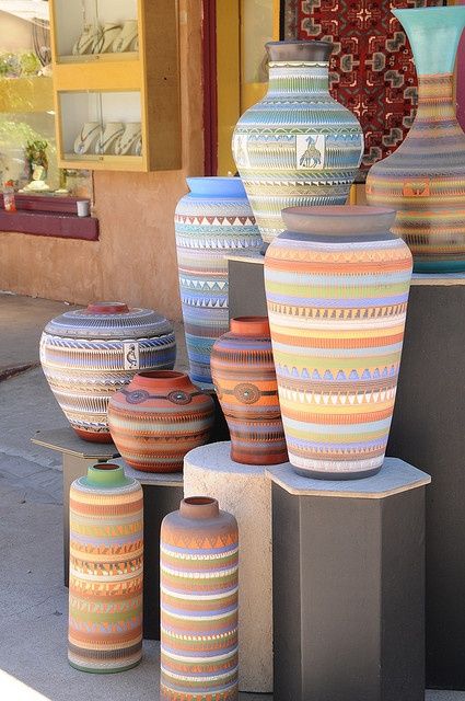 Native American Vases Pottery Display, Navajo Pottery, Santa Fe Style, Southwest Decor, Native American Pottery, Southwestern Decorating, Southwest Art, Keramik Vase, Painted Pots