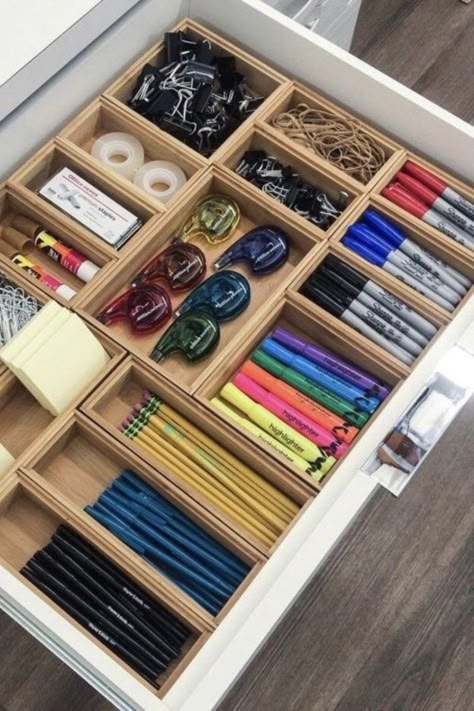 15 Amazing Office Organization Ideas - Plan to Organize Desk Drawer Organisation, Room Divider Diy, Teenage Room Decor, Office Organisation, Organisation Hacks, Desk Organization Office, Diy Office, Diy Desk, Drawer Organizers