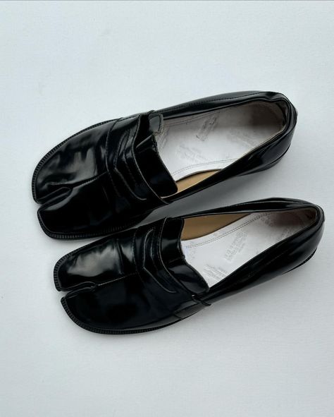 MAISON MARGIELA Tabi loafer size 37 6,500 Pair only No inclusions Mens Tabi Shoes, Tabi Loafers, Tabi Flats, Tabi Ballerina Heel, Tabi Shoes Margiela, Margiela Tabi Loafer, Loafers