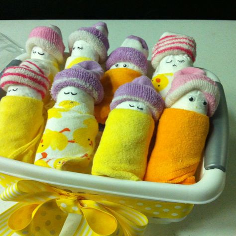 Sock Folding, Diaper Decorations, Baby Washcloth Flowers, Nappy Gift, Diaper Gifts, Getting Ready For Baby, Giveaway Gifts, Baby Washcloth, Baby Shower Diapers