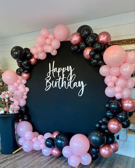 18th Birthday Party Ideas Pink And Black, Black And Pink 21st Birthday Ideas, Pink And Black Decorations Party Ideas, Black Pink Decorations Party Ideas, Light Pink And Black Birthday Decor, Black And Pink 18th Birthday Ideas, Pink And Black Bday Decor, Black Pink Birthday Theme Decor, Black And Pink Themed Birthday Party