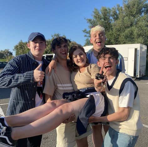 Heart Stopper Behind The Scenes, Heart Stopper Cast, Kit Connor Joe Locke, Kit Conner, Charlie Spring, Stranger Things Mike, Heartstopper Cast, Joe Locke, Alice Book