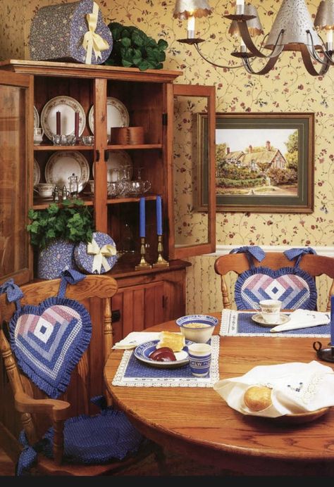 90s Country Decor, 90s House Decor, 90s Country Aesthetic, 80s Dining Room, Laura Ashley Interiors, 80s Living Room, English Country Design, 90s Interior, 90s House