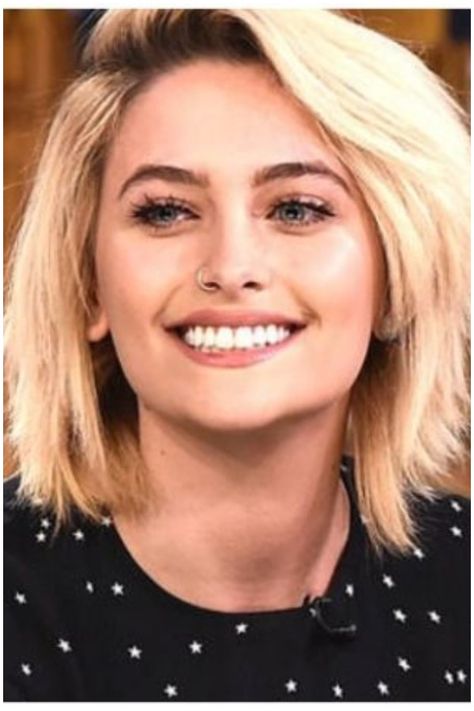 4 Famous People With Waardenburg Syndrome (Paris Jackson) Waardenburg Syndrome, Camren Bicondova, Health Guide, Paris Jackson, Celebrity Lifestyle, Famous Celebrities, Famous People, Celebrities Female, Medical