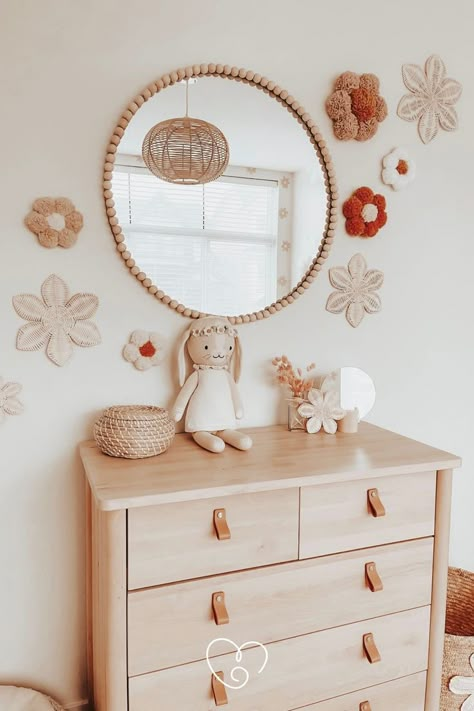 Rattan Nursery, Indie Bedroom Ideas, Boho Girl Nursery, Girls Boho Bedroom, Girl Nursery Wall Decor, Rattan Flower, Girl Nurseries, Girls Room Design, Rattan Wall