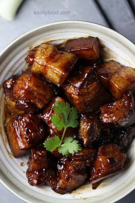 Chinese Braised Pork in Brown Sauce - | A Daily Food Chinese Pork Belly Recipe, Chinese Braised Pork, Braised Pork Shoulder, Bbq Pork Recipes, Lao Food, Cooking Pork, Fakeaway Recipes, Chinese Pork, Cantonese Food