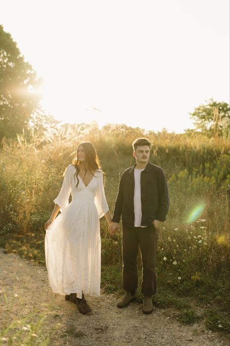 #engagement #photography #aesthetic Engagement Session Dress, Serious Engagement Photos, 70s Engagement Photos, Engagement Photos Sitting, Engagement Shoot Outfit, Western Engagement, Photography Aesthetic, Engagement Photo Outfits, Photo Outfit