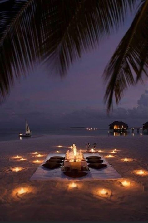 Romantic Beach Picnic, Beach Picnic Party, Beach Setting, Luxury Lifestyle Travel, Beach Proposal, Beach Dinner, Beach Candle, Beach At Night, Beach Date