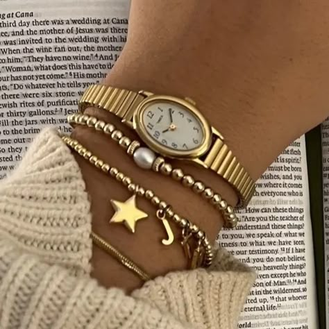 Pretty Stacks, Bracelet Stacks, Gold Girl, Wrist Jewelry, Jewelry Accessories Ideas, Dope Jewelry, Classy Jewelry, Jewelry Essentials, Stacked Jewelry