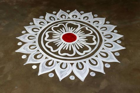 Painting Rangoli Design, Marriage Wall Art, Small Flower Design, Easy Rangoli Designs Videos, Rangoli Designs Photos, Alpona Design, Easy Rangoli Designs Diwali, Easy Mandala Drawing, Rangoli Designs Latest