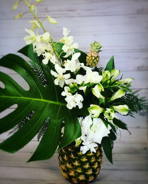 White & Green - Tropical Wedding Flowers Tropical Wedding Centerpieces, Tropical Wedding Reception, Pineapple Centerpiece, Tropical Centerpieces, Pineapple Wedding, Tropical Wedding Theme, Pineapple Flowers, Green Wedding Flowers, Elegant Wedding Centerpiece