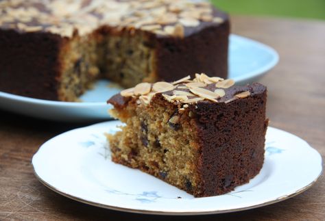 mincemeat cake Mincemeat Cake Recipe, Mincemeat Cake, Cake Recipes Uk, Newfoundland Recipes, Mary Berry Recipe, Minced Meat Recipe, Berry Recipes, Mince Recipes, Leftover Cake