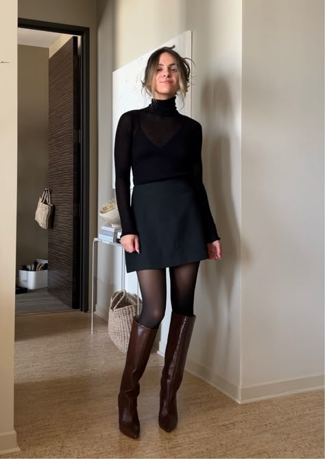 Black Mini Skirt For Work, Fall Work Style 2023, Mini Dress Office Work Outfits, Patterned Skirt Outfit Fall, Office Outfits All Black, Work Mini Skirt Outfit, Black A Skirt Outfit, Business Mini Skirt, Black A Line Mini Skirt Outfit