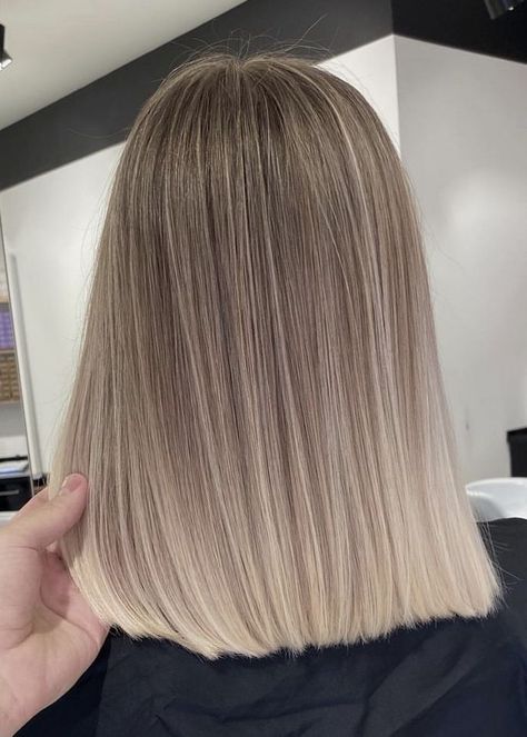 #BlondeHairGoals #BlondeTransformation #HairMakeover #BlondeBeauty #BlondeAmbition #HairInspo #BlondeBombshell #BlondeJourney #NewHairWhoDis #BlondeVibes #HairTransformation #BlondeLife #BlondeHighlights #BlondeObsessed #BlondeMagic Air Touch Highlights, Medium Bob Blonde, Colors For Blondes To Wear, Baby Lights Hair Blonde, Cool Toned Blonde Hair, Sombre Blonde, Cool Brown Hair, Blonde Hair Goals, Blonde Hair With Roots