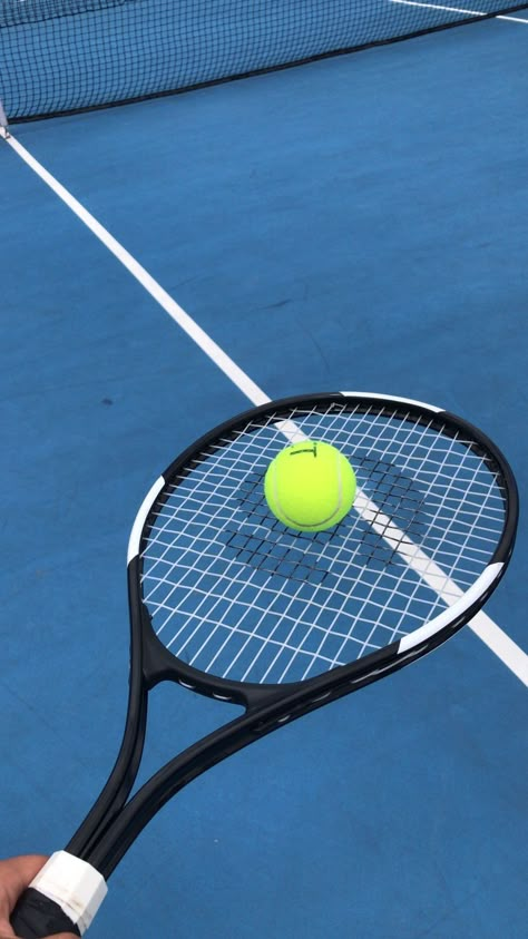 Tennis Racket Aesthetic, Mode Tennis, Tennis Wallpaper, Squash Tennis, Wall Images, Tennis Aesthetic, Tennis Games, Tennis Life, Historical Artwork