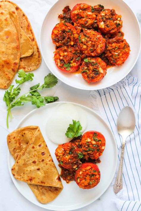 Mom's famous stuffed tomatoes recipe - Ministry of Curry Vegan Dishes Easy, Ministry Of Curry, Dinner Spread, Stuffed Tomatoes, Plum Tomatoes, Stir Fry Recipes, Tomato Recipes, Cook At Home, Special Recipes