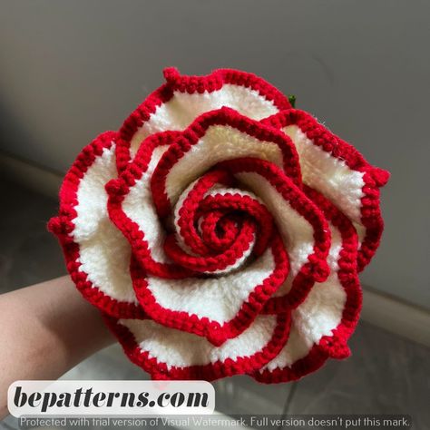 Beginner-Friendly Crochet Flower Bouquet | Crazy and Cozy Designs Crochet Rose Bouquet, Flower Knitting, Leaves Crochet, Rose With Leaves, Art Au Crochet, Bouquet Crochet, Beau Crochet, Confection Au Crochet, Crochet Bouquet