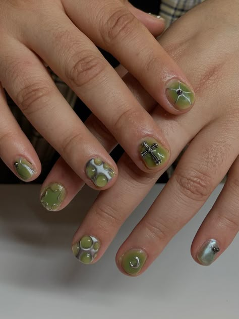 Earthy Gel X Nails, Fairy Grunge Nails Short, Funky Green Nails, Short Funky Nail Designs, Goblincore Nail Design, Funky Short Nails, Short Funky Nails, Short Maximalist Nails, Green Alt Nails