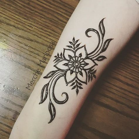 ✨@minnah1999✨ Henna Tattoo Designs Arm Simple, Bracelet Tatoo, Cool Henna, Henna Tattoo Designs Arm, Henne Tattoo, Small Henna, Henna Drawings, Cute Henna, Henna Tattoo Hand