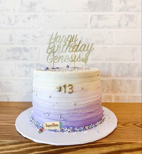 Buttercream Cake Lilac Cake Aesthetic, Purple 13th Birthday Cake, Light Purple Birthday Cake, Buttercream Aesthetic, Ombre Cake Ideas, Purple Buttercream Cake, Lilac Birthday Cake, Purple Bday Cake, 13th Birthday Cake For Girls