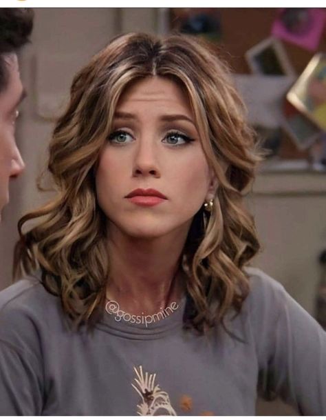 Jennifer Aniston Short Hair, Jennifer Aniston Hair Color, Reference Face, Jennifer Aniston Hair, Friends Pictures, Ross Geller, Joey Tribbiani, Love Friends, Chandler Bing