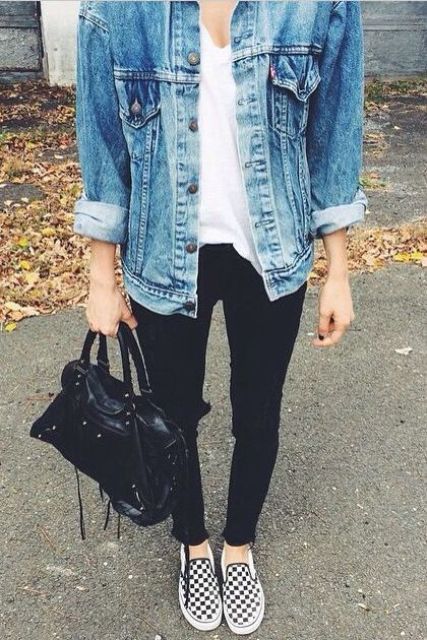 checkered slip ons, black jeans, a white tee and a denim jacket Look Legging, Vans Outfit, Ellie Saab, Jean Jacket Outfits, Rock Outfit, Outfit Jeans, Minimal Chic, Casual Fall Outfits, Ladies Dress Design