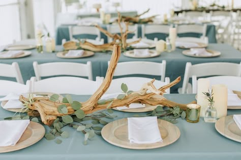 Coastal Centerpieces // Organic Coastal Inspired Clearwater Beach Wedding via TheELD.com Beach Themed Wedding Color Schemes, Drift Wood Centerpiece Wedding, Lake Beach Wedding Ideas, Costal Wedding Tables, Driftwood Wedding Decor, Driftwood Centerpiece Wedding, Wedding Centerpieces Beach, Wedding Brewery, Organic Coastal