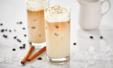 French Toast Iced Coffee, Coffee Tips, Iced Coffee Recipe, Iced Coffee Drinks, Cinnamon French Toast, Sweet Potato Chili, Cinnamon Coffee, Coffee Syrup, Russell Hobbs