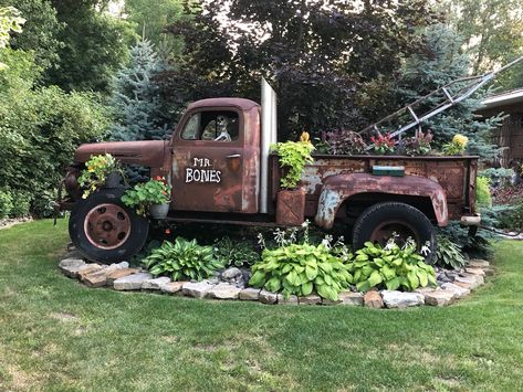 Old Trucks Yard Decor, Old Pickup Truck Flower Bed, Old Truck Flower Bed Garden Ideas, Old Truck Yard Decor, Landscaping With Antiques, Old Truck Landscape Ideas, Old Truck Flower Bed, Truck Fountain, Truck Landscaping