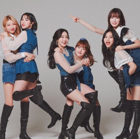 6 Korean Best Friends, Kpop Boots, Six Member Group, Retro Night, Y2k Photoshoot, Group Photo Poses, Group Photography Poses, Korean Best Friends, Group Poses