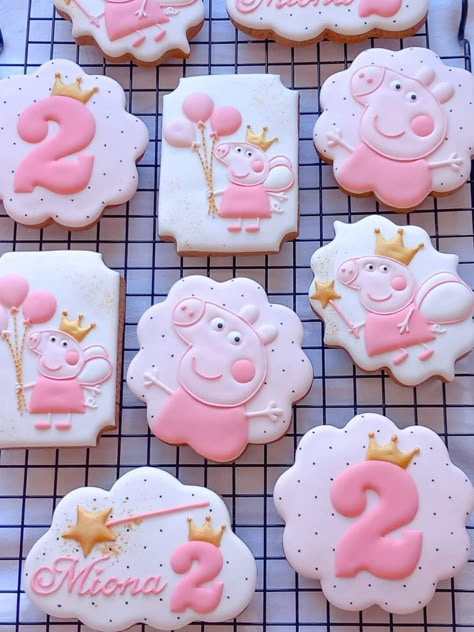 Peppa Pig Biscuits, Peppa Pig Sugar Cookies, Peppa Pig First Birthday Party, Peppa Pig Cookies Birthday Parties, Peppa Birthday Party Ideas, Peppa Pig Dessert Table, Peppa Pig 4th Birthday Party, Peppa Pig 2nd Birthday Party For Girl, Peppa Cupcakes