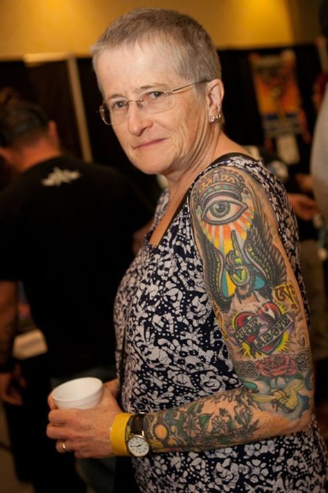 Senior Citizens Reveal What Tattoos Look Like on Aging Skin - My Modern Met Woman With Tattoos, Tattoo Expo, Tattoo People, Fresh Tattoo, Old Tattoos, Cute Hairstyles For Short Hair, Senior Citizen, Old School Tattoo, Hair Pictures