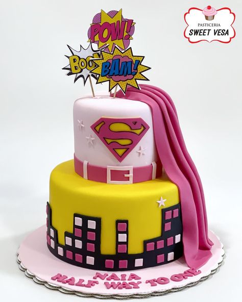 Superman superhero girl cake Super Girl Cake, Girl Superhero Cake, Supergirl Cakes, Superhero Girls Birthday, Birthday Spiderman, Superman Cakes, 19 Birthday, Super Mama, Superhero Girl