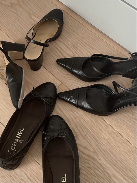 chanel, shoes, heels, aesthetic, it girl, slingback, ballet flats, outfits, outfit inspo Flats Aesthetic, Vintage Chanel Heels, Rich Aunt, Black Slingback Heels, Chanel Heels, Chanel Flats, Image Swag, Luxury Flats, Super Rich Kids