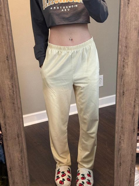 light yellow sweatpants , so comfy and not see through ! 
#sweatpants #yellowsweatpants #pinterest #boho #athleisure Boho Athleisure, Yellow Sweatpants, Light Yellow, Womens Sweatpants, Athleisure, Sweatpants, Yellow, Tracksuit Bottoms