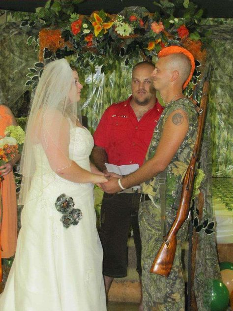 Red Neck Wedding, Hillbilly Wedding, White Trash Wedding, Tacky Wedding, Royal Wedding Dresses, Funny Wedding Pictures, Wedding Fail, Shotgun Wedding, Wedding Day Photos