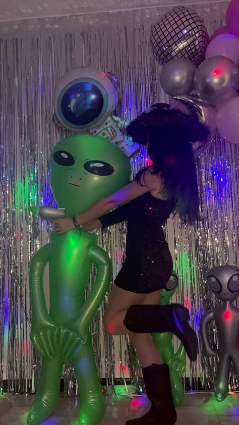 Space Cowboy Party Theme Decor, Aliens Theme Party, Cosmic Cowboy Party, Cowboy And Aliens Party, Saturno Birthday Party, Alien Bday Party, Night Club Themed Party, Cute Bday Themes, Alien Cowgirl Party