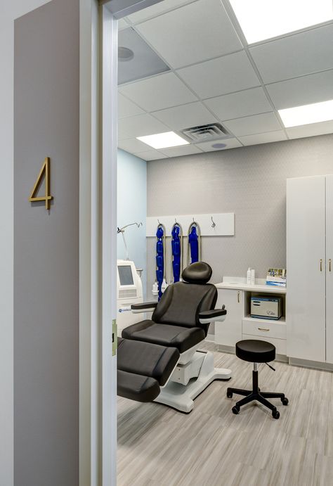 Medspa Office Design, Dermatology Office Decor, Dermatology Office Design, Modern Doctors Office, Aesthetic Clinic Interior Design, Dermatology Clinic Interior Design, Modern Medical Office, Exam Room Design, Dermatologist Office