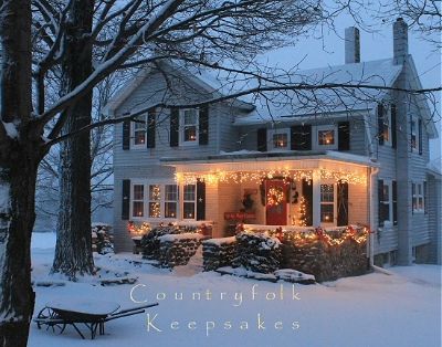 Christmas Homes Exterior, Small Winter Home Exterior, Sims Christmas, Christmas House Exterior, Christmas Home Exterior, Michigan Christmas, Medium House, Tree Decoration Ideas, Hallmark Homes