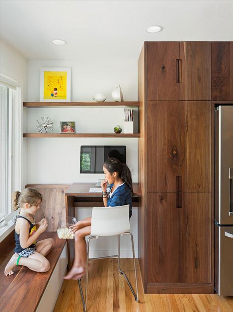 9 Ways to Install A Computer Station In Your Kitchen | eatwell101.com Kitchen Office Nook, Ikea Barstools, Media Pennsylvania, Kitchenette Design, Computer Nook, Kitchen Work Station, Open Kitchen Layouts, Tiny Home Office, Kitchen Desks