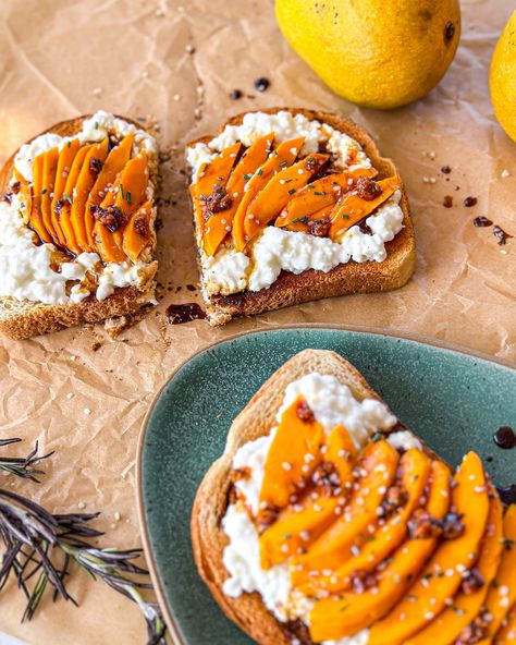 Mango Cottage Cheese Toast: A Refreshingly Sweet and Savory Breakfast! — The Global Vegetarian Mango Cottage Cheese, Mango Toast, Fruit Toast, Cheese Toast Recipe, Farmers Cheese, Cheese Toast, Toast Toppings, Savory Breakfast, Slice Of Bread