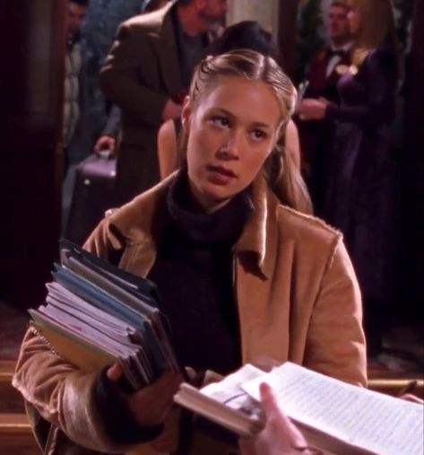 Paris Gilmore Girls, Paris Geller, Classic Academia, Gilmore Girls Fan, Study Pictures, Girl Themes, Model Aesthetic, Rory Gilmore, Princess Mary