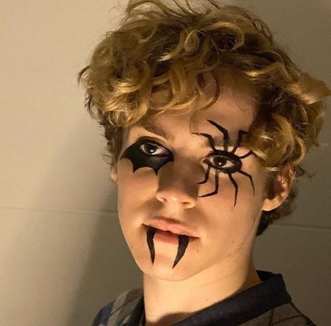 Halloween Look For Boys, Halloween Easy Makeup Men, Easy Boys Halloween Makeup, Easy Clown Makeup For Men, Halloween Face Paint Ideas Men, Simple Halloween Makeup For Men, Cool Halloween Makeup Men, Boy Makeup Halloween, Face Paint Halloween Easy