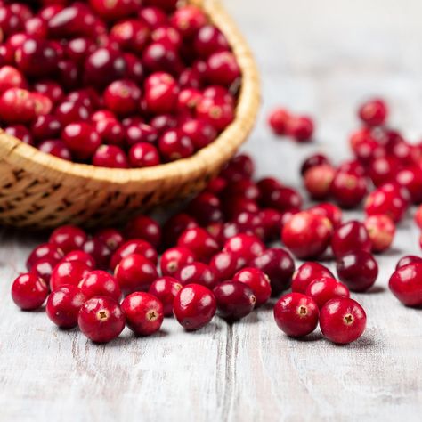 Cranberry Health Benefits, Benefits Of Cranberries, Fresh Cranberry Salad, Cranberry Pills, Cranberry Juice Benefits, Cranberry Benefits, Lower Cholesterol Naturally, Cranberry Salad, Healthy Grains