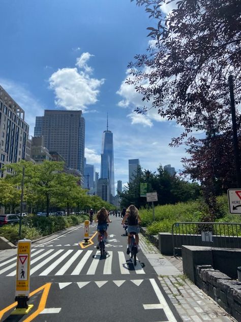 #NYC #NewYorkCity #CitiBike #Biking #Bike #Friends #Girls Biking In Nyc, Biking In The City, Bike Friends, City Summer Outfits, Nyc Tours, City Summer, New York Pictures, Nyc Aesthetic, Bike Lane