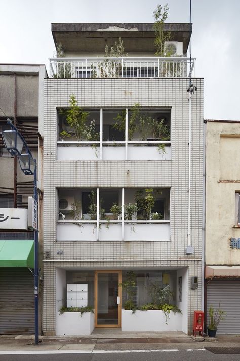 90s Japanese Apartment, Japanese Apartment Building, Minimalist Office Space, Classy Grunge, Indie Sketches, Apartment Building Exterior, Edgy Photography, Korean Tips, Japanese Apartment