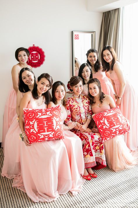 Chinese Wedding Bridesmaids, Chinese Bridesmaid Dresses, Tea Ceremony Hair, Chinese Bride, Traditional Tea, Chinese Tea Ceremony, Couple Poses Reference, Birthday Party Theme Decorations, Kuan Yin