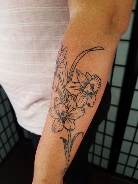 Daffodil outline tattoo Boots Wallpaper, Bmw Garage, Narcissus Tattoo, Delivery Motorcycle, Daffodil Flower Tattoos, Narcissus Flower Tattoos, Tattoo Indian, Camping Painting, Honda Cruiser