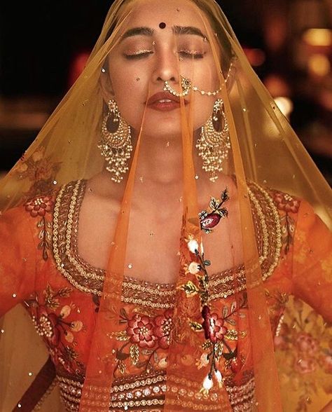 Indian Wedding Jewelry - Gold and Pearl Chaand Baali |WedMeGood | Gold Chaand Baalis with Pearl Hangings and a Round Pear Nath with a Net Orange Dupatta #wedmegood #indianbride #indianwedding #indianjewelry Bride Pearls, Sabyasachi Bridal, Orange Lehenga, Nikkah Dress, Desi Bride, Wedding Indian, Veil Wedding, Indian Bridal Wear, Gold Wedding Jewelry